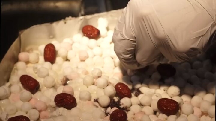 A Single Red Date Cake