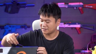 Unboxing of the Eagle 1911 toy. Will it be stabbed again? [The video shows a soft egg toy for childr