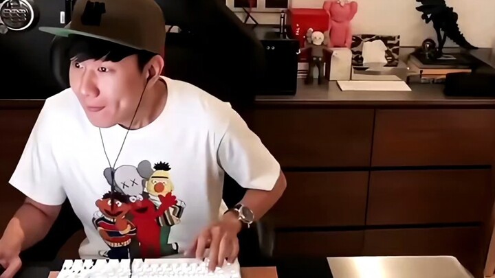 جي جي ما زال خايف من الأخت باي يون، ههه