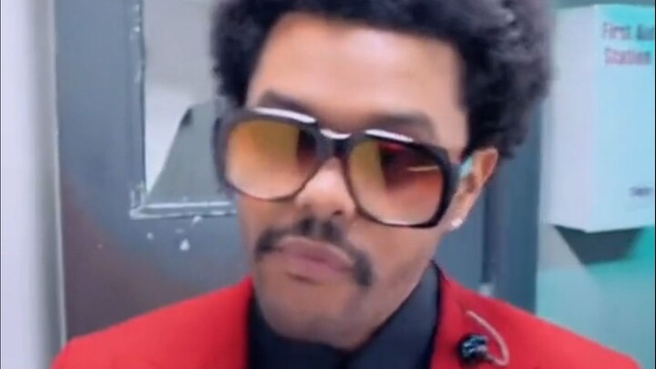 After telling my teacher I’m heading to the bathroom, here I am—wandering around and exploring the s