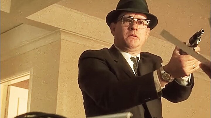 نبّهه النادل ففَهم الأمر فجأة.