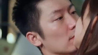 CEO Mafia ditakuti semua orang, tapi gadis 18 tahun ini menjinakkannya, dimanjakannya