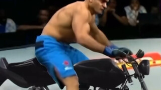 تحدي كتم الضحك!! إن لم تضحك، سأضربك!