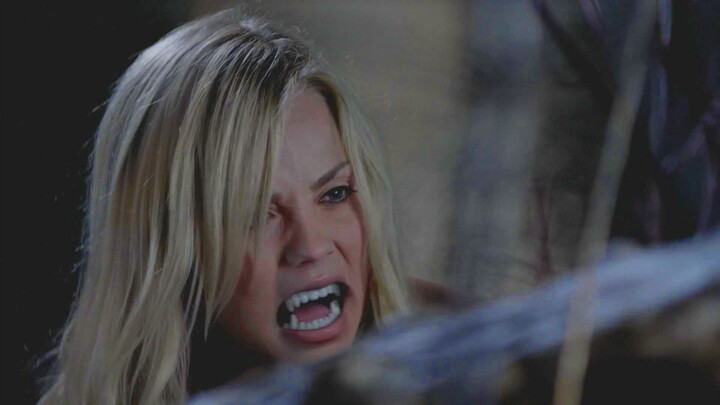 The wolf girl hides in the city for a while and then turns into a wolf to release her wildness. The 