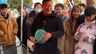 套圈不敢弄了，投球也不敢弄了，还能改行干啥