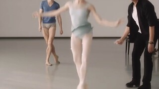Hãy vào lớp học múa ba lê và xem họ luyện tập như thế nào!