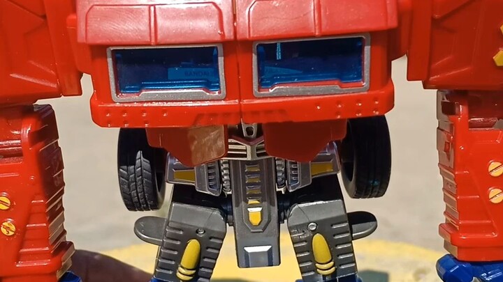 Robot Optimus Prime phiên bản nâng cấp do Trung Quốc sản xuất #siêurobot