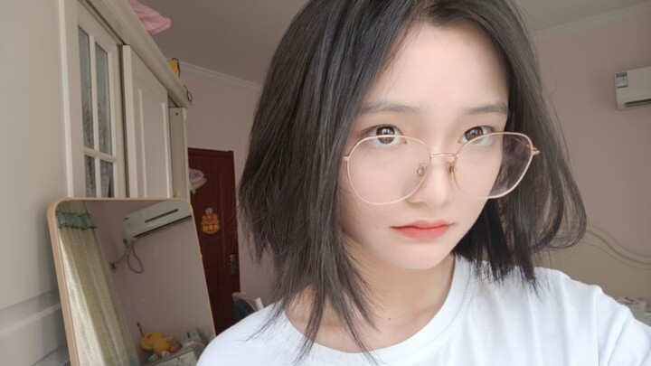 ในโรงเรียนหน้าตาแย่ แต่ออกนอกโรงเรียนกลับดูดี? อะไรกันเนี่ย?