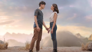 Thailand's sand sculpture ad: The female lead takes off the male lead's jeans...