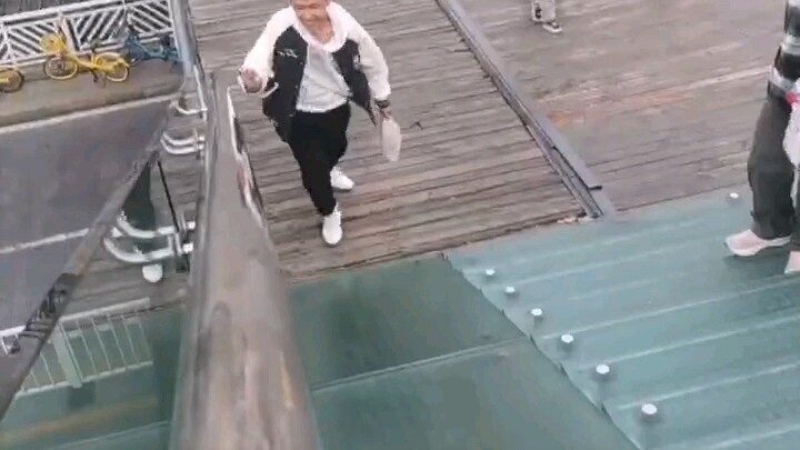 This bridge in Tianjin is even creepier than Maban Bridge.