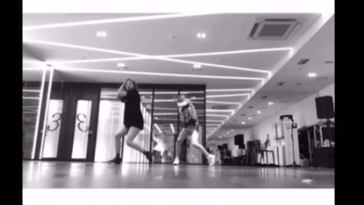 [鬼鬼吴映洁]：请接收各式各样的舞蹈鬼。（我喜欢的鬼的舞蹈帕）