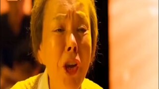 Bà lão 85 tuổi tham gia cuộc thi mắng chửi, vừa mở miệng đã khiến đối thủ quỳend