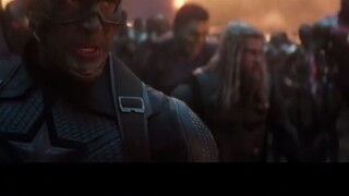 Shouting out "The Avengers Assemble" in Chinese, the thief is embarrassed