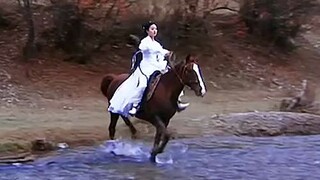 刘亦菲骑马也太飒了 坚决本人亲自上场