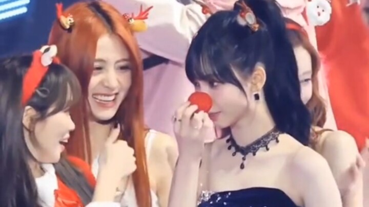 Kim Chae-won gives KARINA a red nose