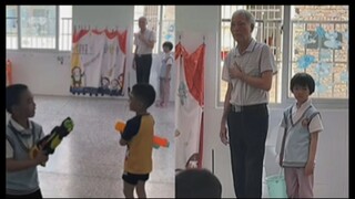 那一刻爷爷一定也很内疚吧…