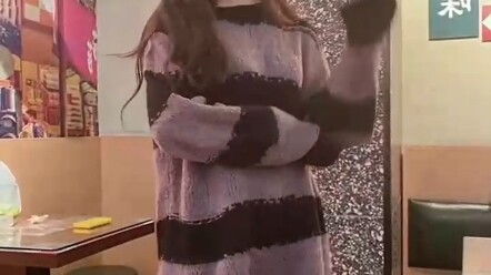 卢晨昕在学校食堂跳皆渡，被问哪个学校直呼我是校外的