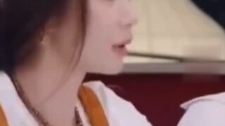 تشي وي تقول بصراحة إنها لا تستطيع تقبّل غسل جوارب لي تشنغشوان مع ملابسه الداخلية، بينما يقول الطبيب: