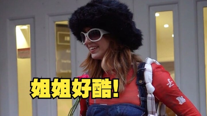 Chinese characters all over her body, a cool California girl loves Chinese style