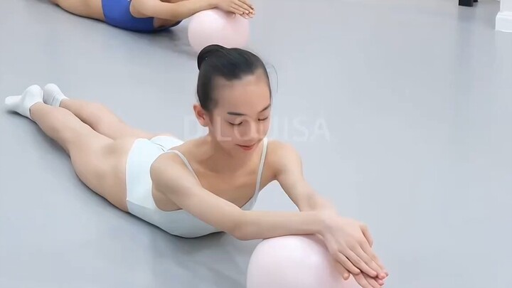 刻苦训练的舞蹈生362