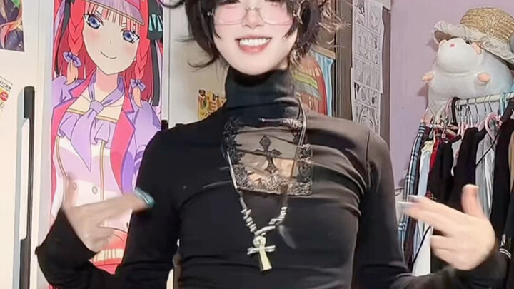 ยังฟิตเหมือนเดิม (เดาสิว่าเปลี่ยนชุดไปกี่ชุดในคลิปนี้?)