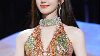 怎么有人红毯走着走着就变了个人似的   这就是养成系吗 青涩小女孩养成拽姐 姐就是要在红毯上大杀四方