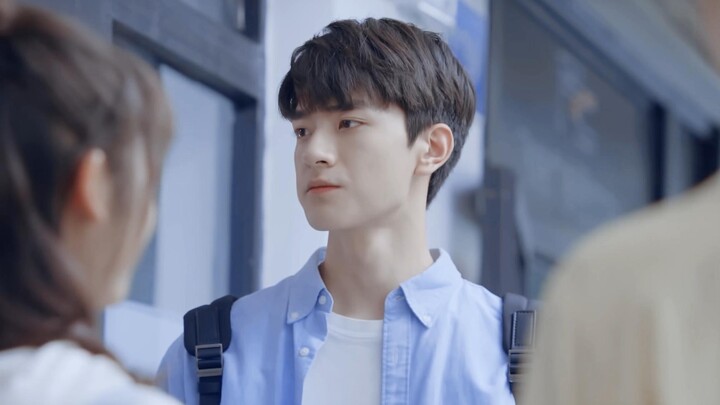 “Is she your girlfriend?” “How did you know?” Gu Weiyi had revealed all his feelings in just those f