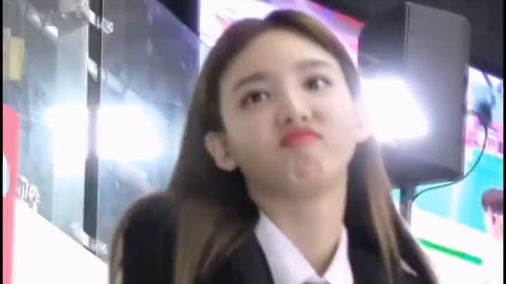 Tôi cũng muốn không rung động🥺