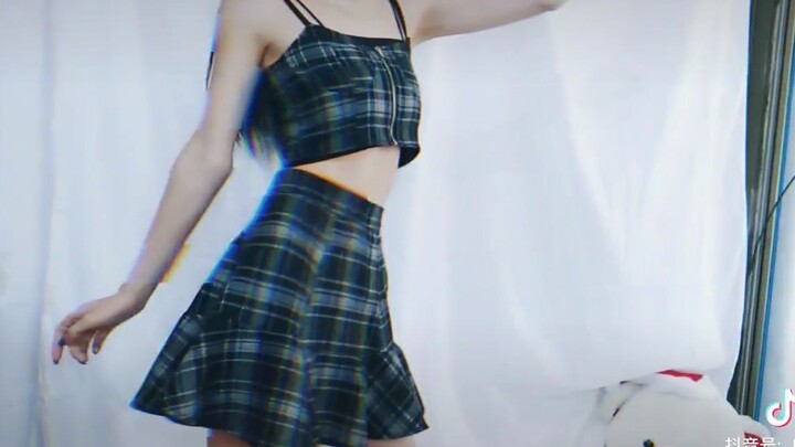 ใจสั่นกับชาเลนจ์แต่งตัวบนติ๊กต็อกของสาวสวย! รับรองดูจบแล้วไม่มีน้ำตาซักหยดเดียว