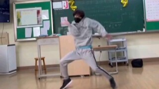 【TWS maknae super kuat】 Li Jingmin yang menari ulang tarian ON BTS di kelas saat kelas delapan