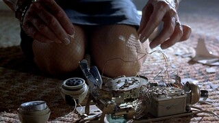 【越哥】物理老师被绑架，密室之中，如何靠一台被砸碎的电话逃生？