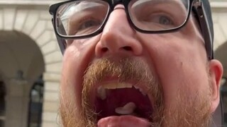 英 国 口 技 大 师