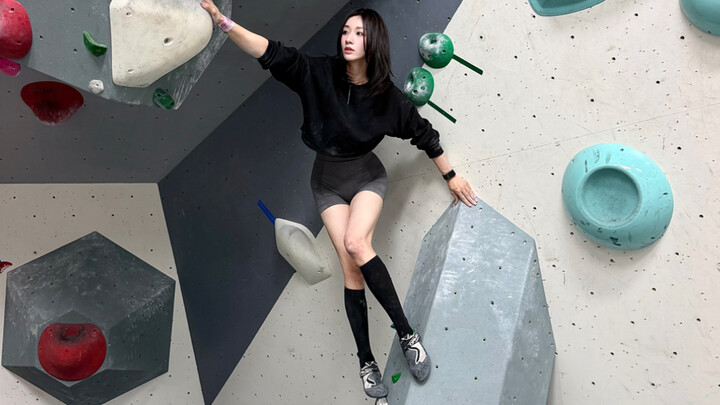 ใส่เสื้อผ้าแล้วก็มองไม่เห็นกล้ามเนื้อเลย