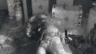 Các người lấy kim chọc vào mắt tôi, còn họ gọi tôi là đồng chí và đưa cho tôi khẩu AK