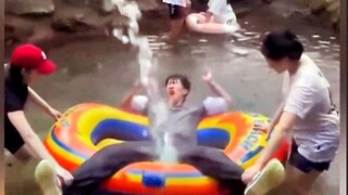 طريقة جديدة لمنع الرقص المربع من إزعاج الناس: من يجلب زوجات الآخرين، فليرحل. سأطلق النار على دوين. ل