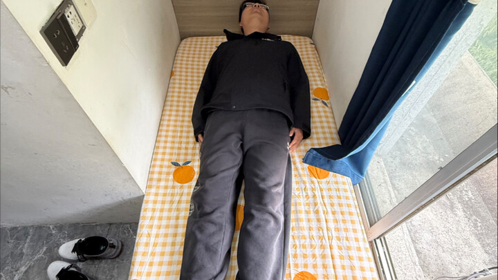 In a 4-square-meter home in Shanghai, I finally sleep soundly.