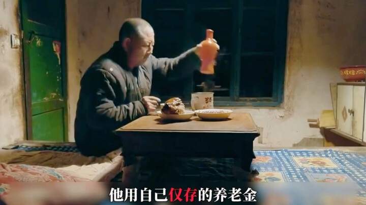 They say raising children is for old-age support! At the age of 70, in the depths of winter, he was 