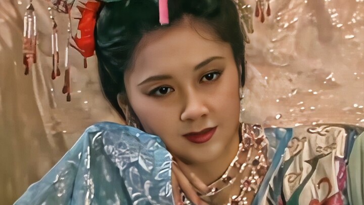 Director Yang: I scouted dozens of beauties across the country, yet all you guys keep staring at jus