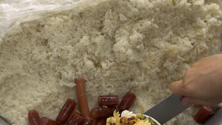 The glutinous rice at the school gate in Liuzhou is so delicious