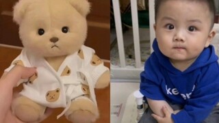 Thì ra là ngày nào anh ấy cũng ôm một chú gấu nhỏ trông rất giống mình!