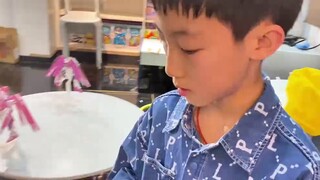 It seems that the kid still doesn’t understand how to defend Gundam, haha!