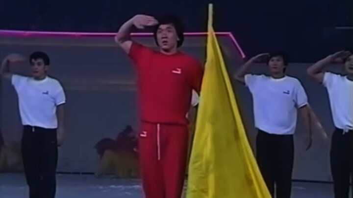 ปี 1986 สมเด็จพระราชินีนาถแห่งสหราชอาณาจักรเสด็จเยือนฮ่องกง เฉินหลงร่ายรำเชิดสิงโตต้อนรับ