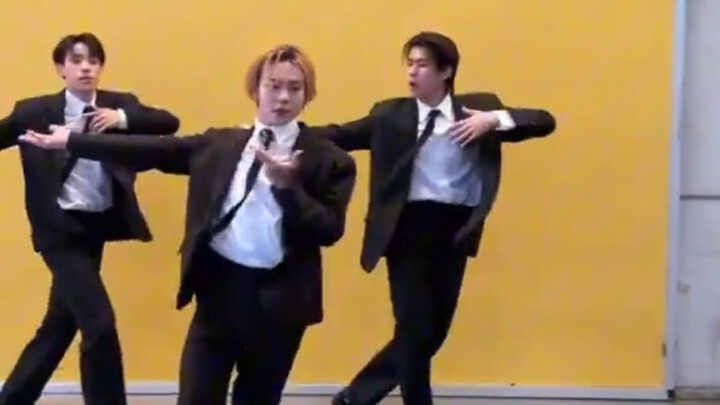 Không ngờ biên đạo múa lại xoắn thế này hahaha