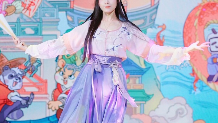 Menari Wing Chun langsung di Bilibili! Semoga semua orang bahagia di Festival Pertengahan Musim Gugu