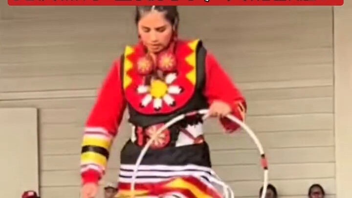 Gadis asing menampilkan hoop dance dan menjadi populer di Internet! Netizen berseru: Keahlian yang l