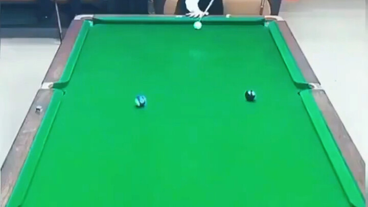 Setelah selesai bermain biliar, keduanya langsung pergi ke sebelah untuk bertarung.