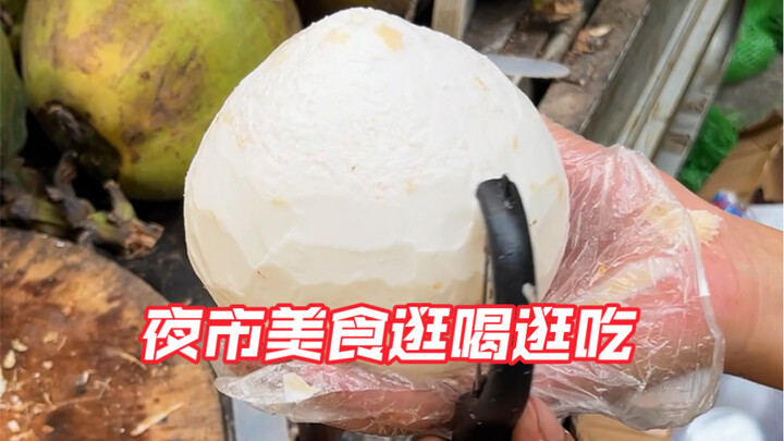 Di hari yang bersuhu 4 derajat, seteguk air kelapa sungguh sempurna. Daging kelapanya ringan dan lez