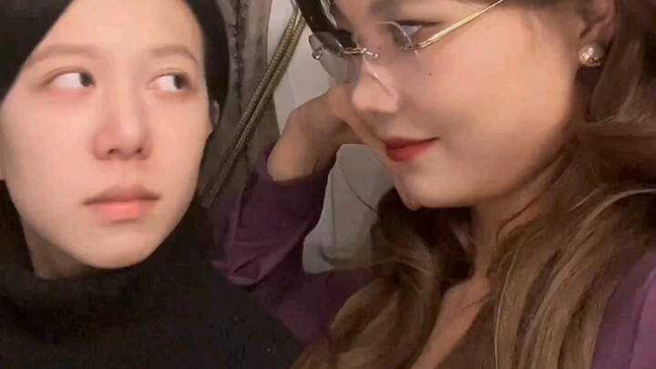 Le đuổi tôi về nhà để cùng bạn đọc tiểu thuyết phải không?