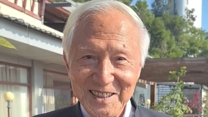 ربما لا تعرفني، لكنك قد تكون شاهدت فيلمًا ألعب فيه! (بجدية)