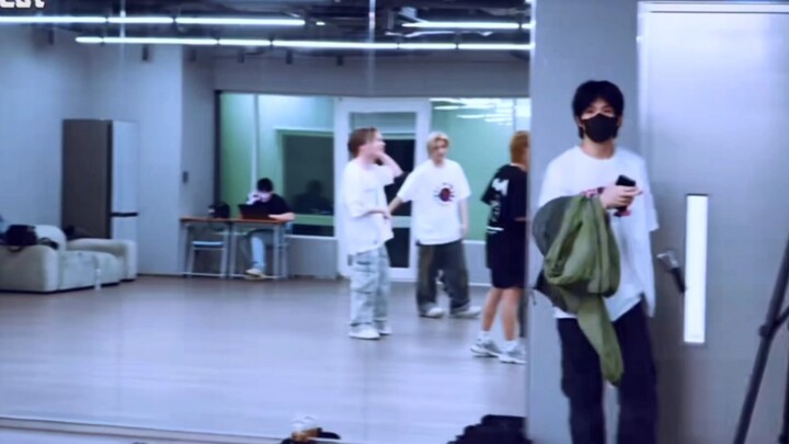 【بارك جي سونغ】غرفة التدريب لـ Kangaroo (الكنغر) النجم الصغير اللطيف~